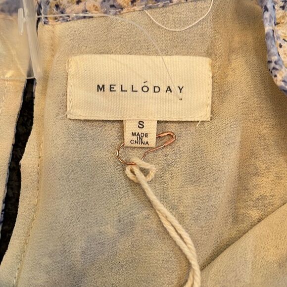 Cute MELLODAY FLORAL TOP in blues and yellow size small new never worn - Picture 8 of 9